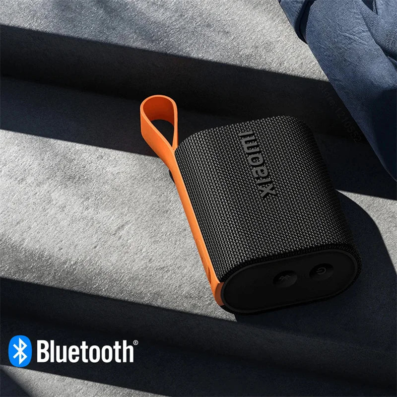 đ Caixa de Som Xiaomi Sound Pocket | Bluetooth 5.4 | Ă Prova d'Ăgua IP67 | Som EstĂ©reo TWS | 10h de Bateria | Microfone Integrado